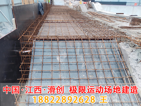 北京大兴区爱琴海跑酷区和滑板场地连体极限